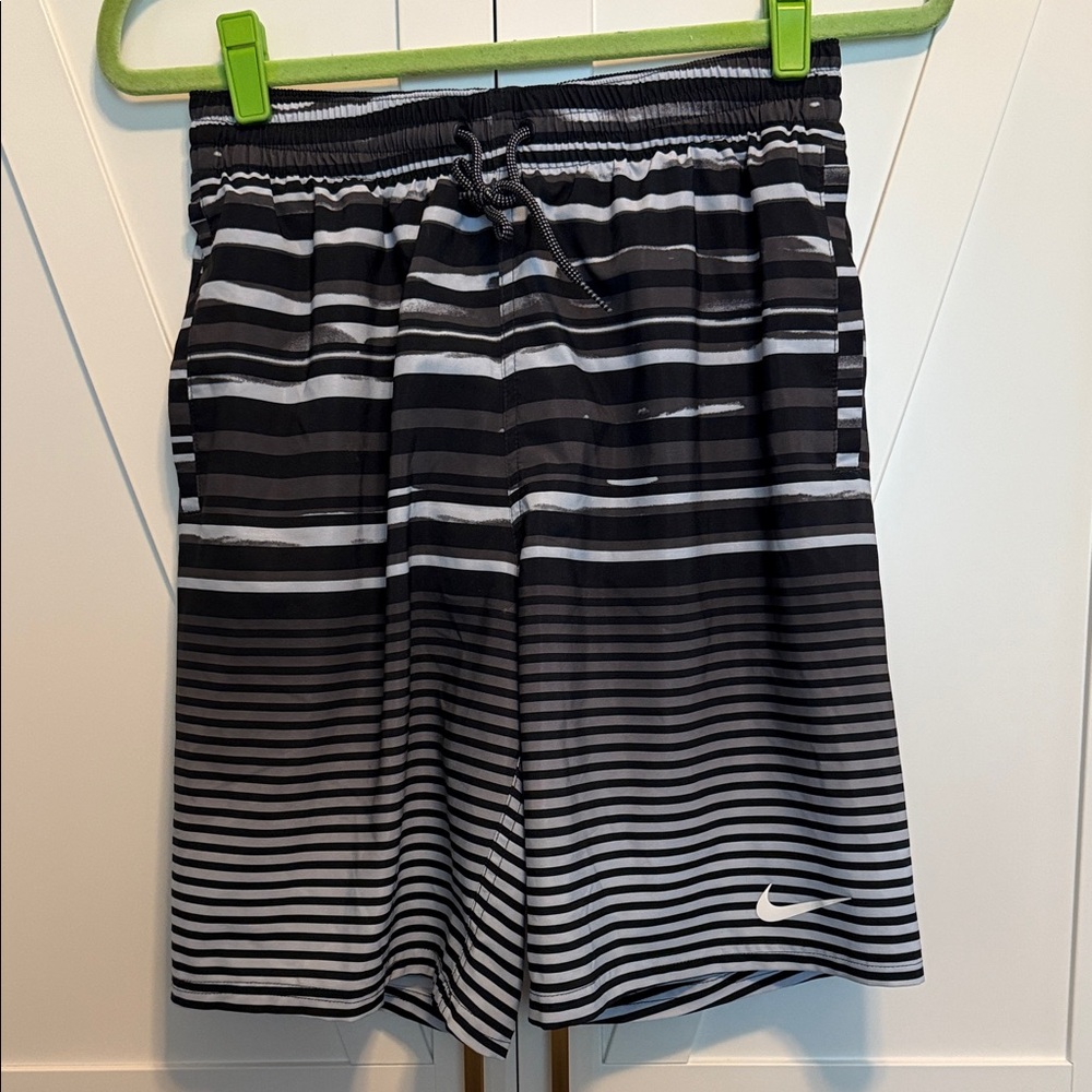 Nike Black and White Striped Shorts‎ Swim Trucks Men's Size Small